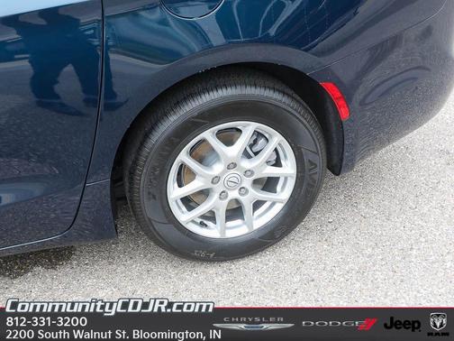 2025 Chrysler Pacifica Select