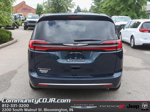2025 Chrysler Pacifica Select