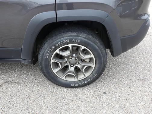 Granite Crystal Clearcoat Metallic 2020 Jeep Cherokee Trailhawk