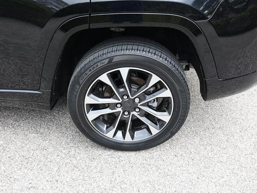 Diamond Black 2023 Jeep Grand Cherokee Overland