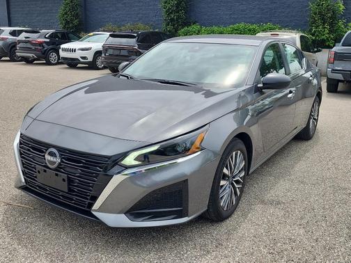 Gun Metallic 2025 Nissan Altima SV