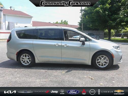 2023 Chrysler Pacifica Touring-L