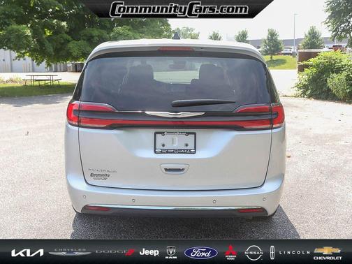 2023 Chrysler Pacifica Touring-L