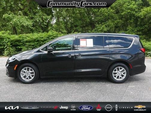 2023 Chrysler Pacifica Touring-L