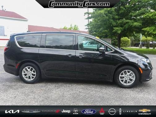 2023 Chrysler Pacifica Touring-L