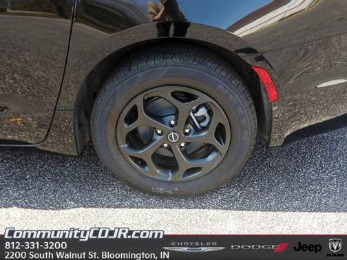 2025 Chrysler Pacifica Hybrid Select