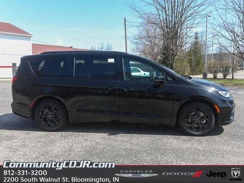 2025 Chrysler Pacifica Hybrid Select