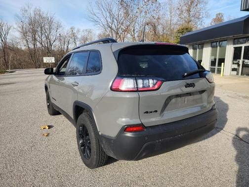 2023 Jeep Cherokee Altitude Lux