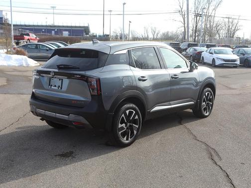 2025 Nissan Kicks SR