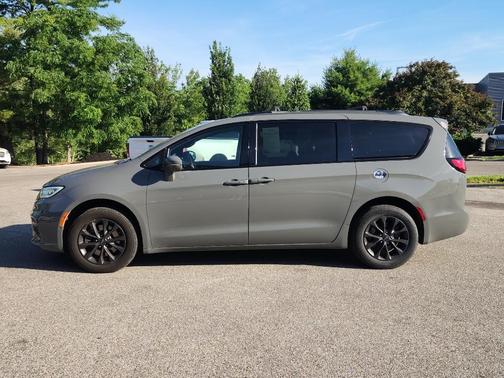 Ceramic Gray Clearcoat 2021 Chrysler Pacifica Touring-L