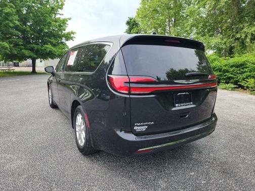 2023 Chrysler Pacifica Touring-L