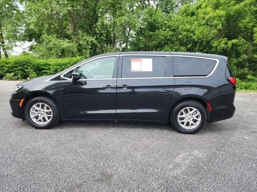 2023 Chrysler Pacifica Touring-L