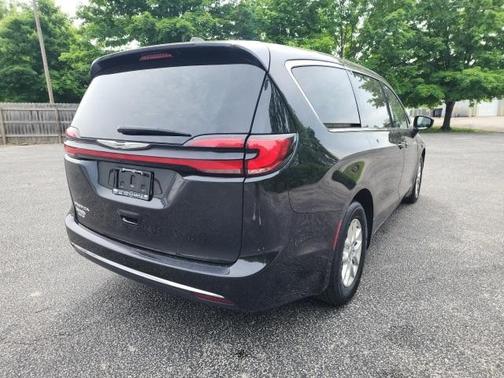 2023 Chrysler Pacifica Touring-L
