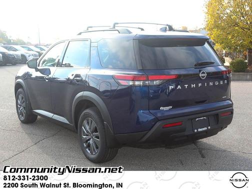 2025 Nissan Pathfinder SV