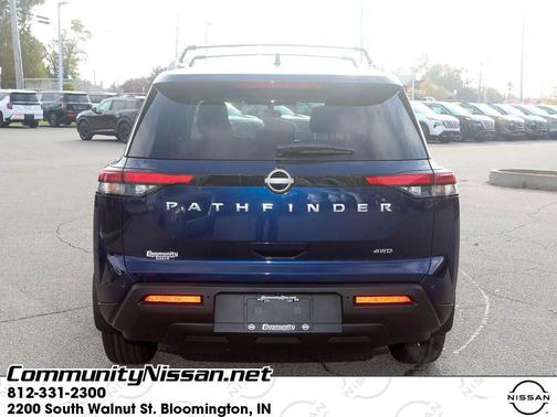 2025 Nissan Pathfinder SV