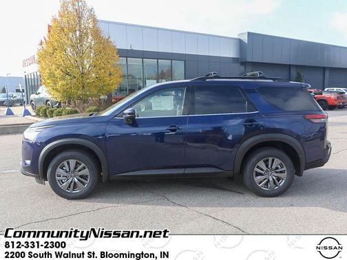 2025 Nissan Pathfinder SV