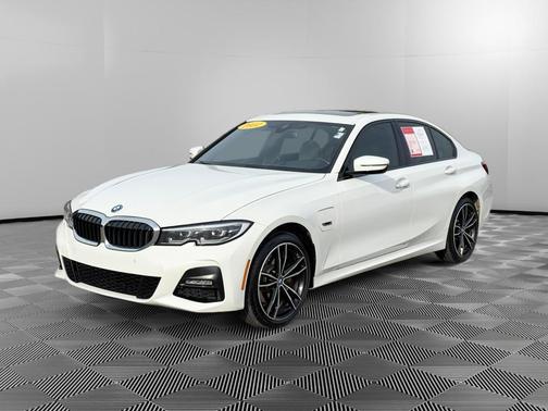 2022 BMW 330e xDrive