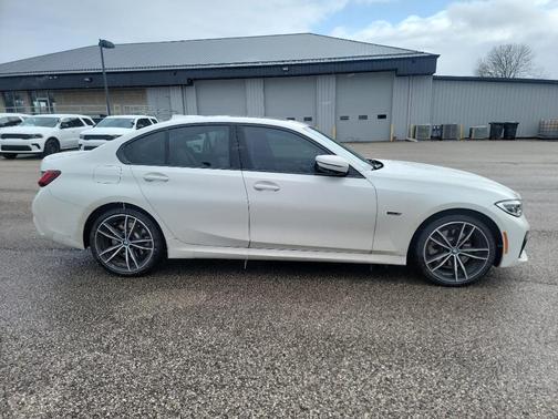 2022 BMW 330e xDrive