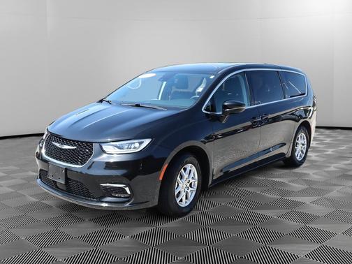 Brilliant Black Crystal Pearlcoat 2024 Chrysler Pacifica Touring-L