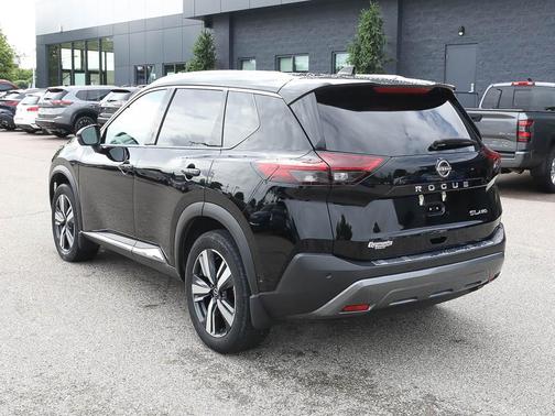 Black 2023 Nissan Rogue SL
