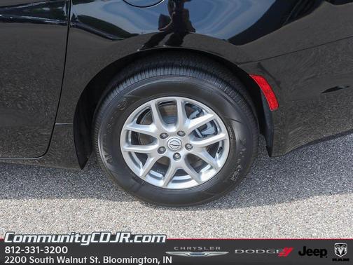 2025 Chrysler Voyager LX