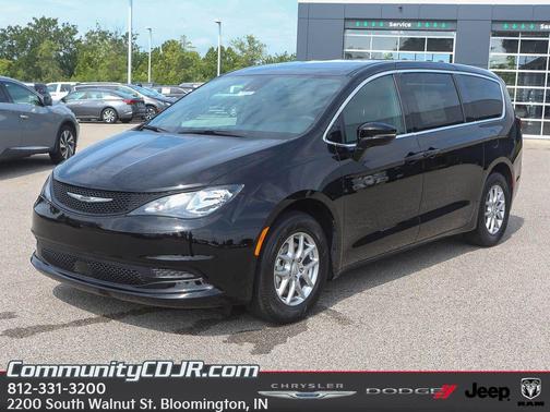 2025 Chrysler Voyager LX