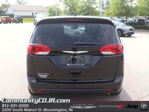 2025 Chrysler Voyager LX