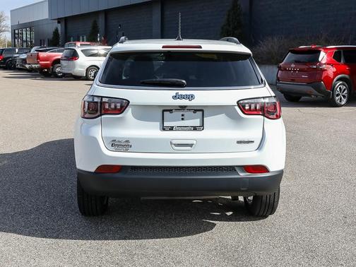 2022 Jeep Compass Latitude Lux
