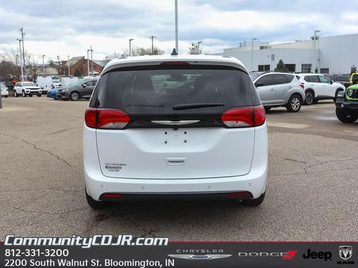 2026 Chrysler Voyager LX