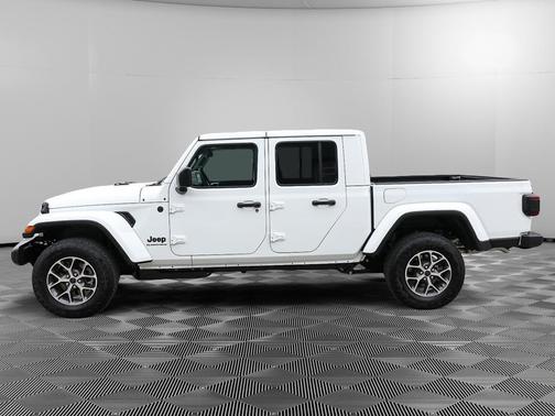 Bright White Clearcoat 2026 Jeep Gladiator Sport