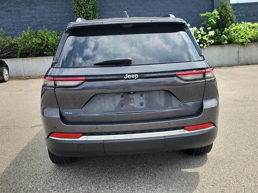 Metallic 2023 Jeep Grand Cherokee 4xe Base