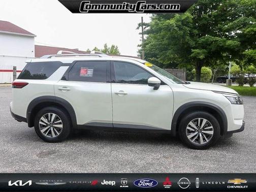 2024 Nissan Pathfinder SL