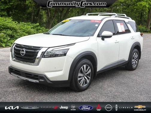 2024 Nissan Pathfinder SL