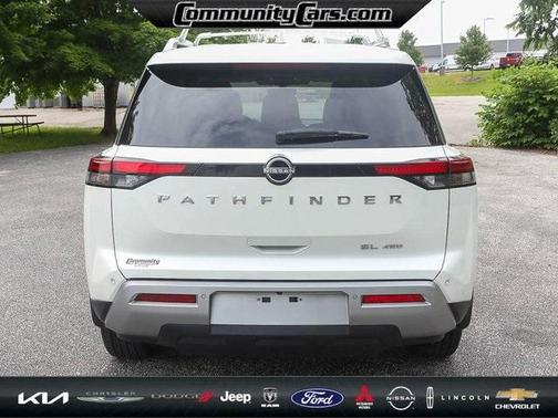 2024 Nissan Pathfinder SL