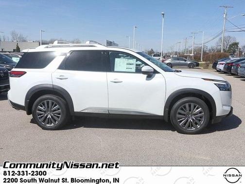 2025 Nissan Pathfinder SL