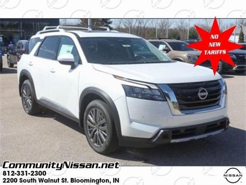 2025 Nissan Pathfinder SL
