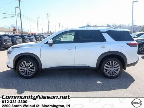 2025 Nissan Pathfinder SL