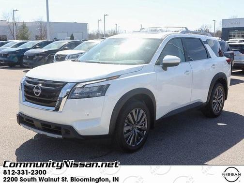 2025 Nissan Pathfinder SL