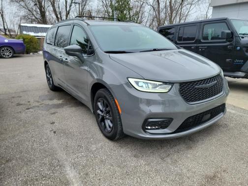 2021 Chrysler Pacifica Touring-L