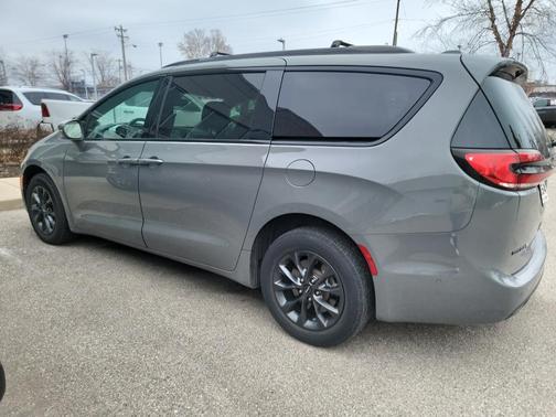 2021 Chrysler Pacifica Touring-L