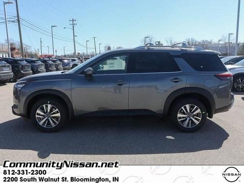 2025 Nissan Pathfinder SL