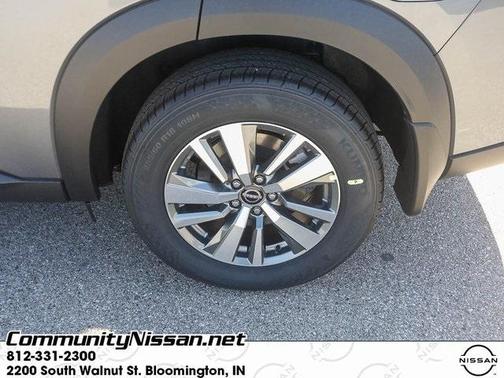 2025 Nissan Pathfinder SL