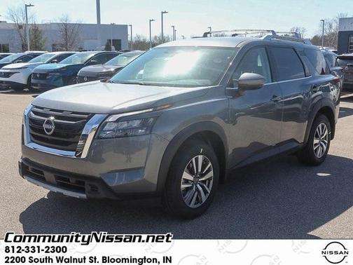 2025 Nissan Pathfinder SL