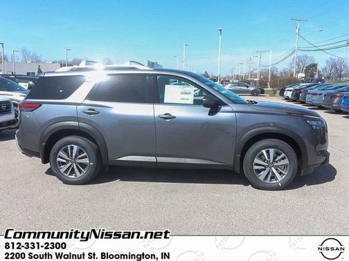 2025 Nissan Pathfinder SL