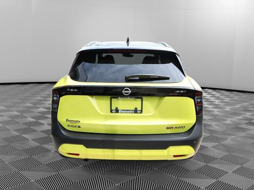 2t Ylw Blk Roof 2026 Nissan Kicks SR