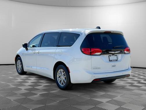 2026 Chrysler Voyager LX