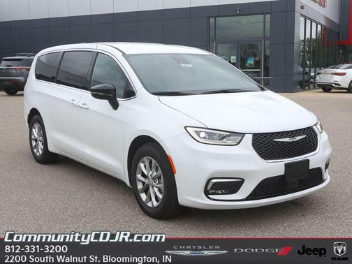 2025 Chrysler Pacifica Select