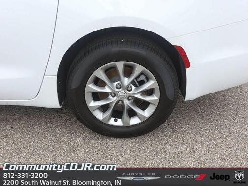 2025 Chrysler Pacifica Select