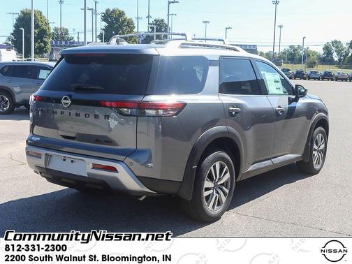 2025 Nissan Pathfinder SL