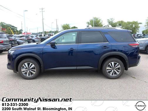 2025 Nissan Pathfinder SL